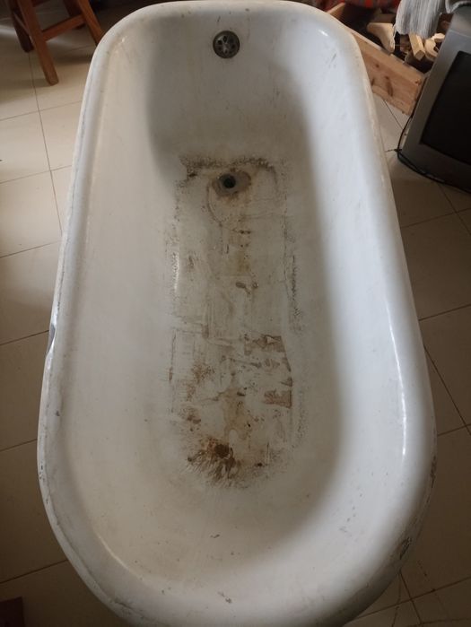 Banheira antiga com pés