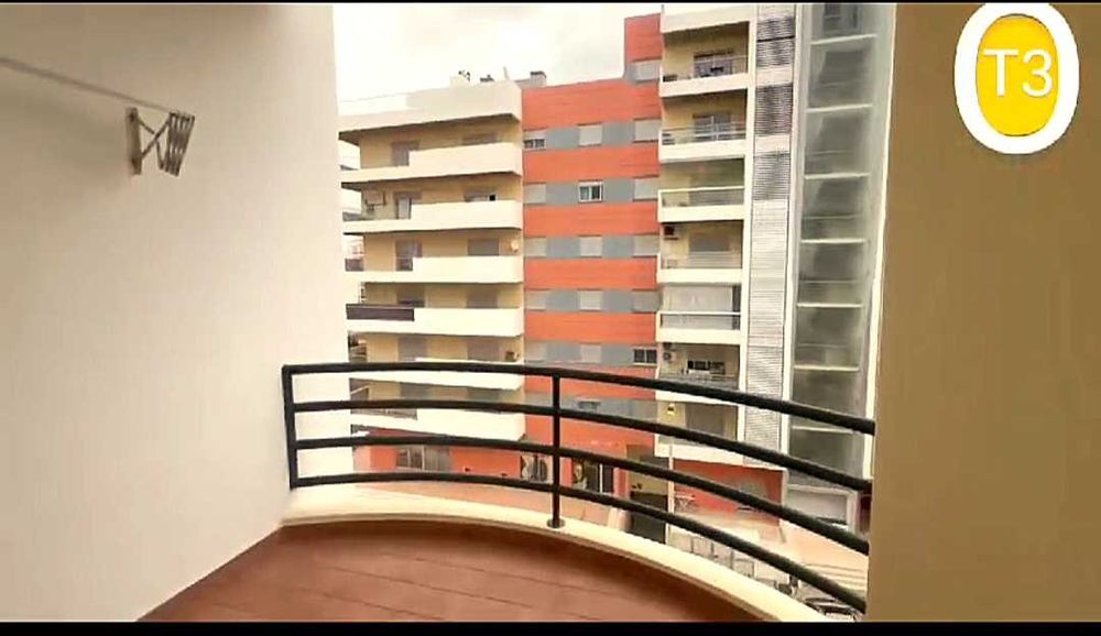 RENDA ANUAL: Elegante T3 com 5 Varandas | Quinta do Rodrigo, Portimão