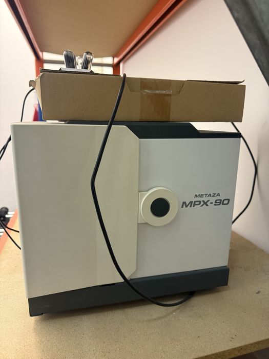 Várias máquinas de artes gráficas em bom estado