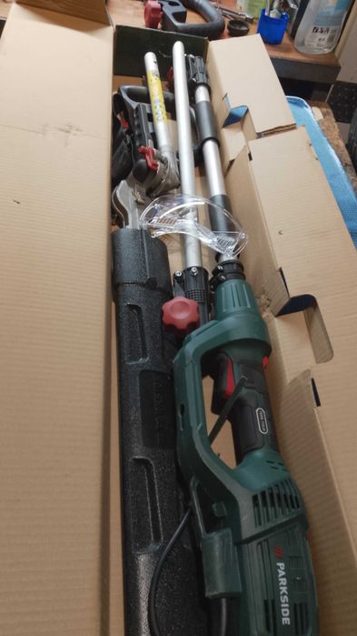 Nożyce do żywopłotu z wysięgnikiem