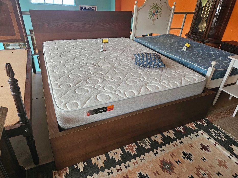 Cama com estrado e colchão - óptimo estado geral
