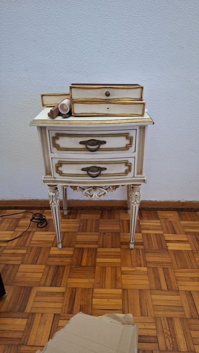 Mesas de cabeceira de conjunto de quarto em ouro Vintage