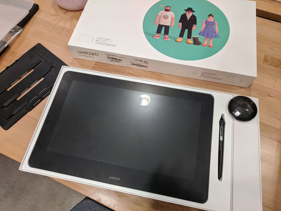 Mesa Digitalizadora Cintiq Pro 16 (4k) (Usb-c) + Stand Official