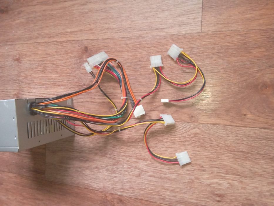 Блок живлення для ПК+перехідник molex-2sata+ кабель живлення