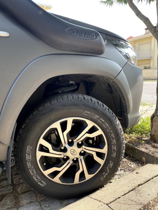 Toyota Hilux 4X4 semi-nova - Apenas 74000 km_Nunca fez TT_Pintura mate