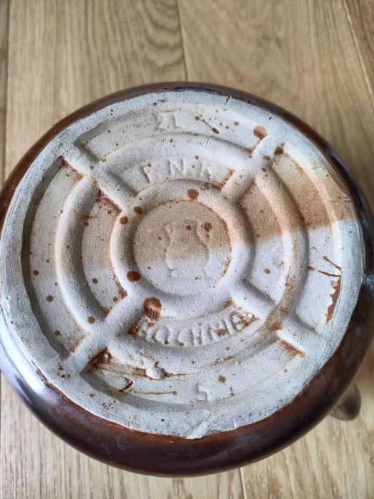 Garnek - kubek kamienny z czasów PRL.