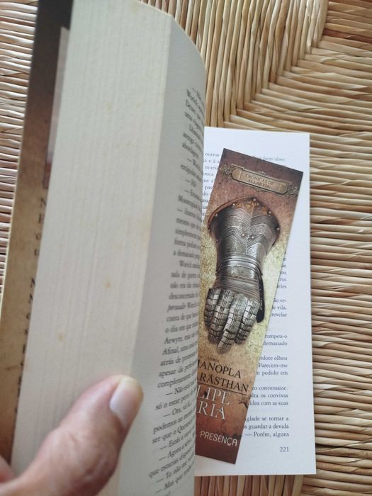 A Manopla de Karasthan Crónicas de Allaryia - Livro I