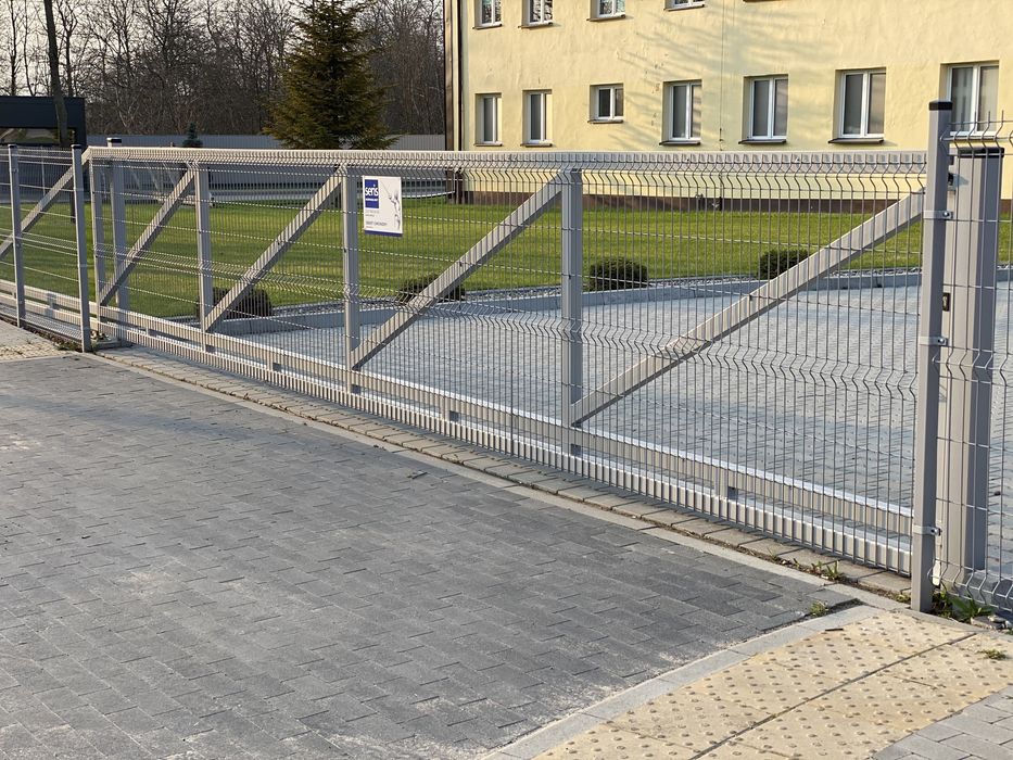 Ogrodzenie panelowe z montażem