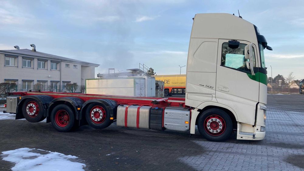 Volvo 8x2 tridem 3 osie skretne