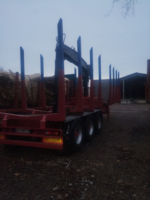 Напівпричіп лісової з лісовим краном навантажувачем