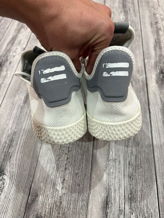 Кросівки adidas Hu