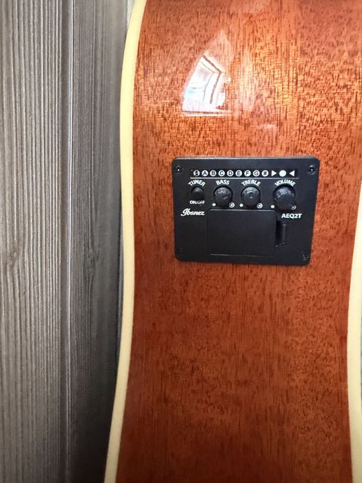 Guitarra Ibanez em execnte esstdo