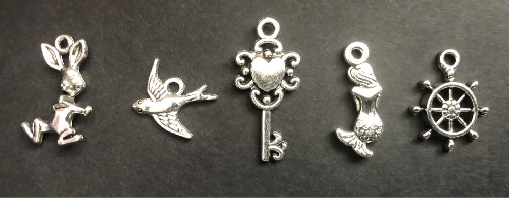 (D-3) Zestaw zawieszek/wisiorków do naszyjnika lub bransoletki