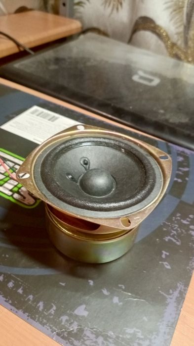 Динамік LG як новий.