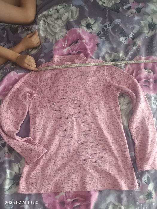 Світер на дівчинку