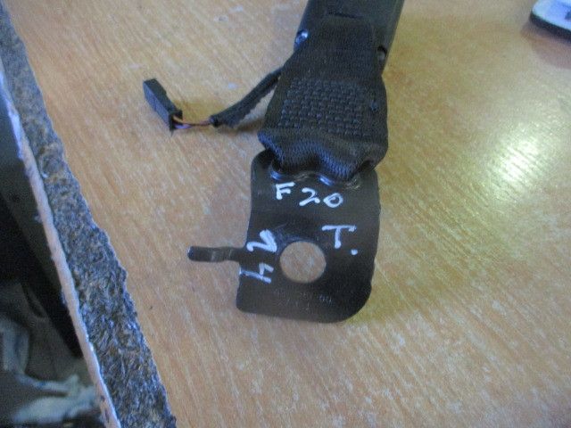 Pré-tensor cinto trás esquerdo BMW 1 (F20)
