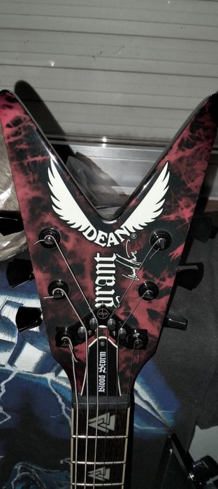 Guitarra Dean Tyrant Bloodstorm V