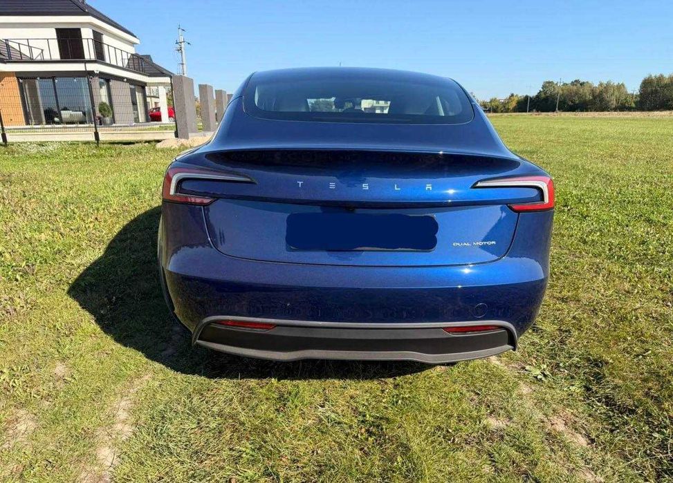 Tesla Model 3 2025