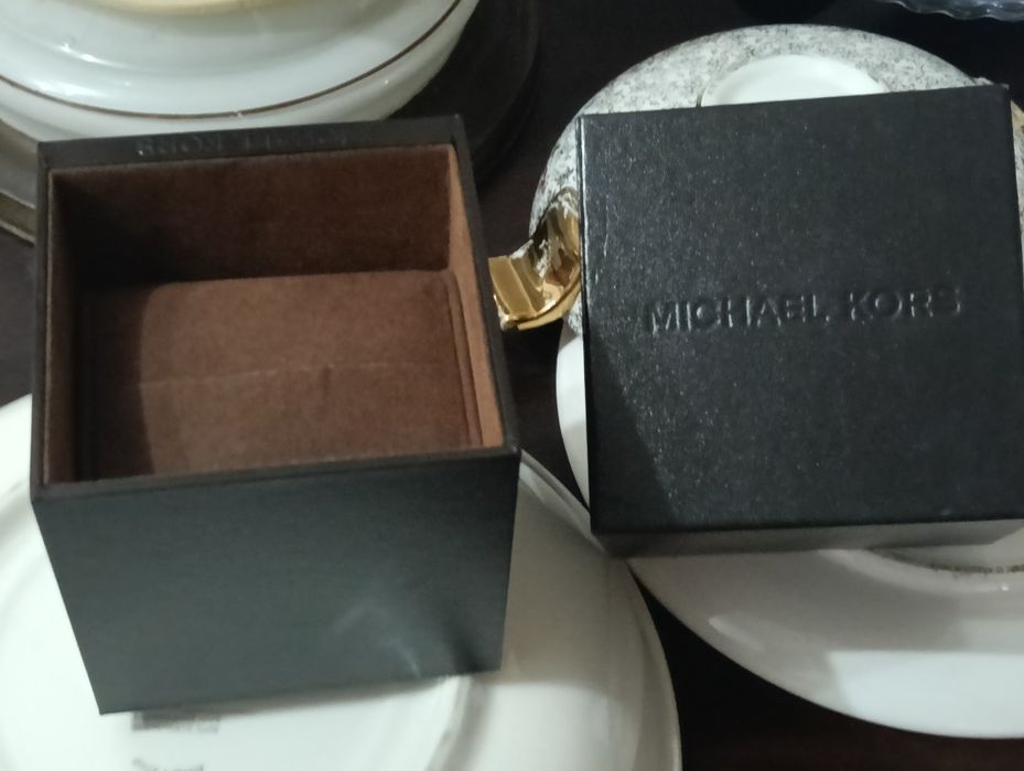 Caixa Michael Kors original, com almofada