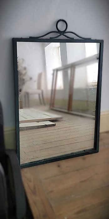 Espelho em moldura de metal