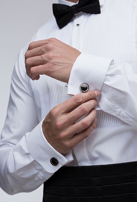 Biała koszula z żabotem na spinki 42