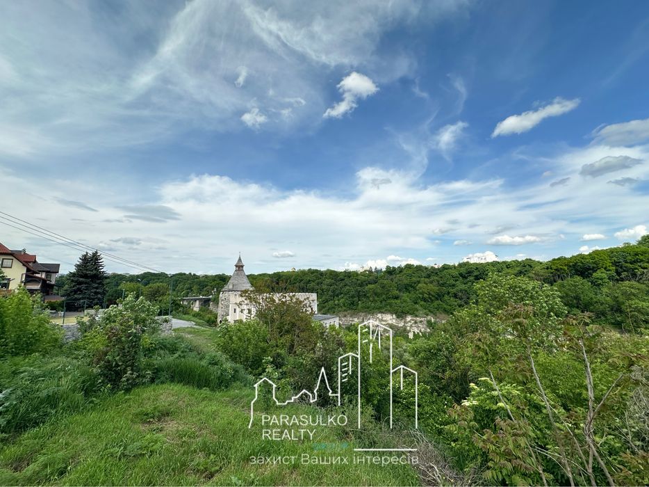 Продам просторий будинок в ексклюзивному місці!