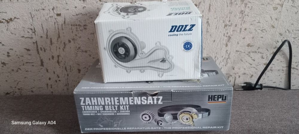 Продам комплект ремень грм з натяжним роликом ,та помпу