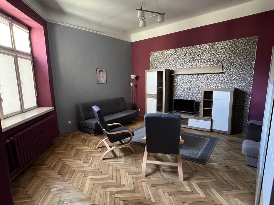 Wynajmę dużą, wygodną kawalerkę w ścisłym centrum Kielc (ul. Sienkiewicza)