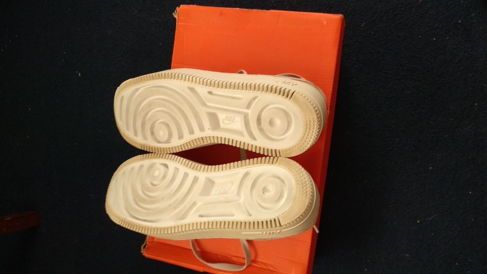 Продам кроссовки Nike