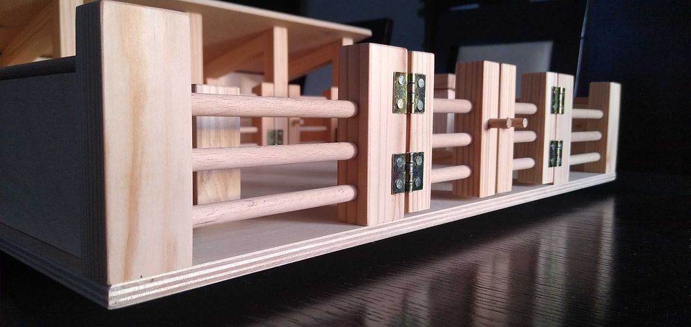 Stajnia dla koni typu ,,schleich " drewniana 4 boksy