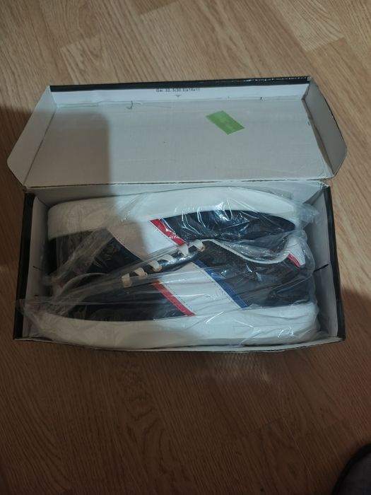 Кроссовки фирмы BDDS 43 размер