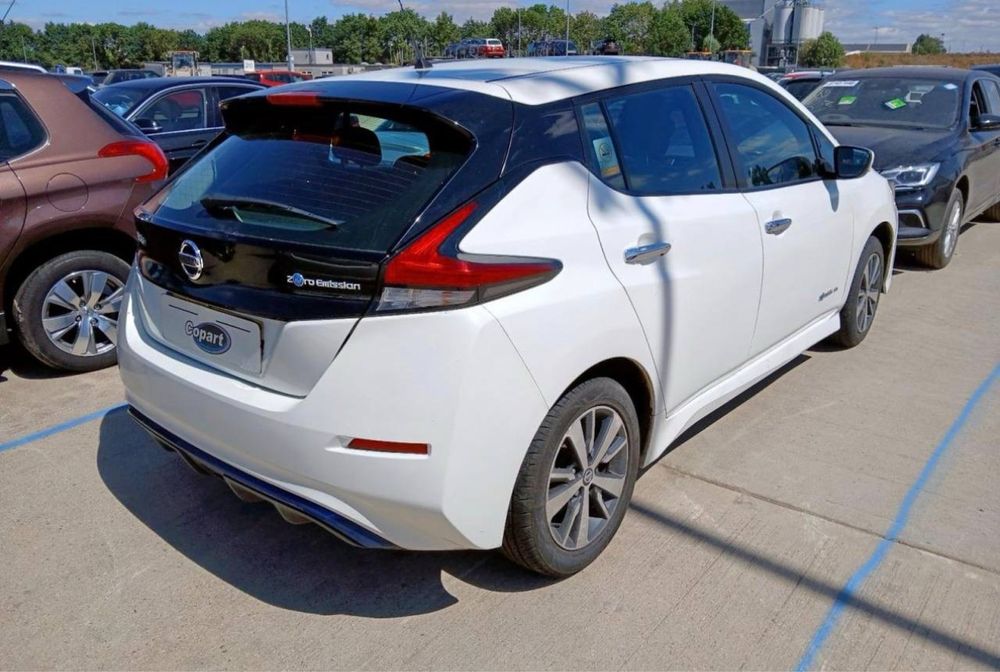 Nissan Leaf (ze1)
