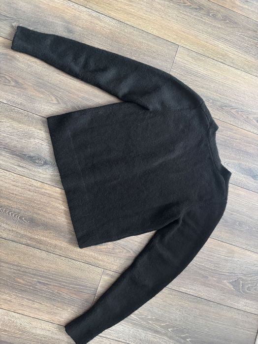 Czarny sweter Reserved