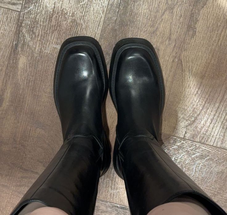 Чоботи демісезонні шкіряні чорні Estro