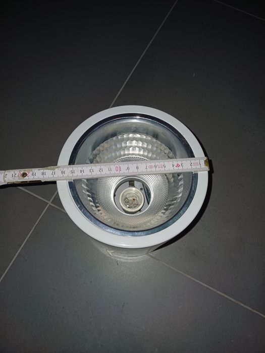 Lampa biała metalowa punktowa Tuba