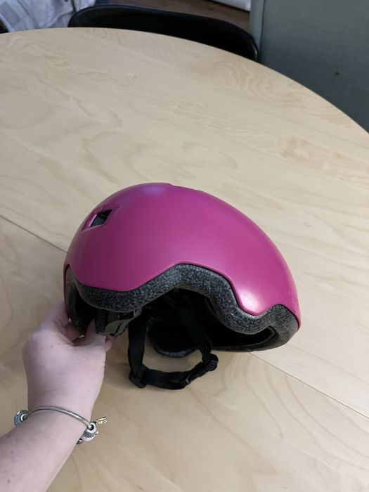 Różowy kask dla dziecka