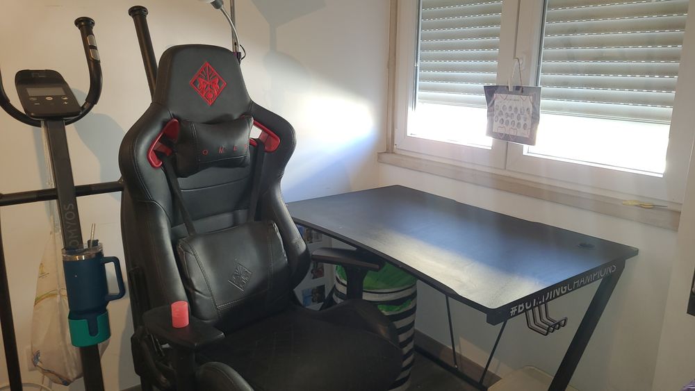 Cadeira Gaming + Mesa