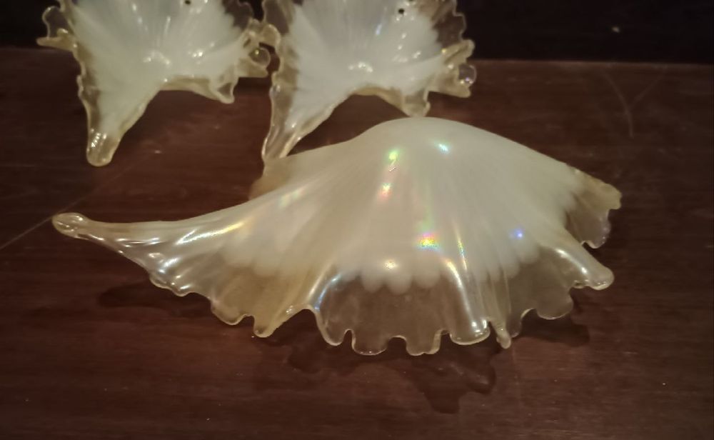 Три стеклянных плафона