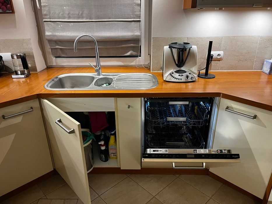 Zestaw używanych mebli kuchennych w układzie "U", opcja sprzęt AGD