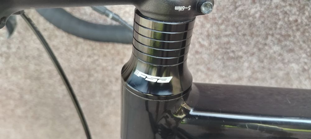 Cannondale CAAD Optimo 175 cm z aluminiową ramą i karbonowym widelcem osprzęt shimano