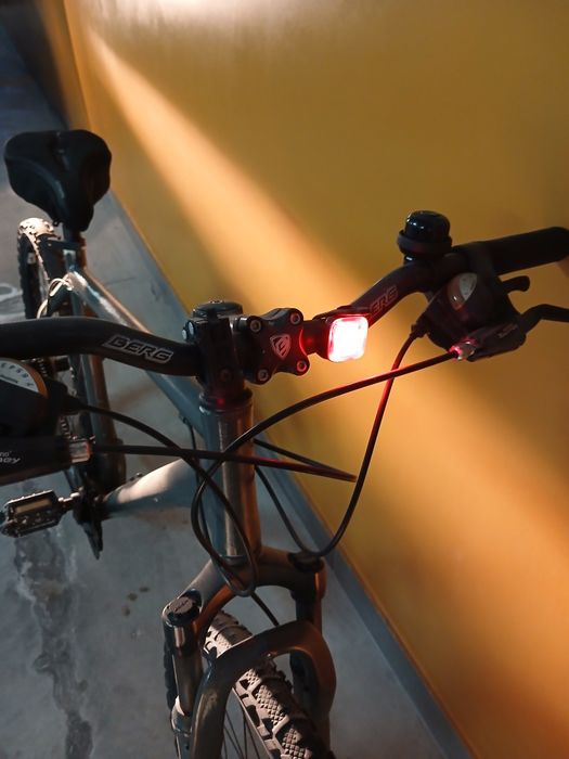 Bicicleta BTT com acessórios