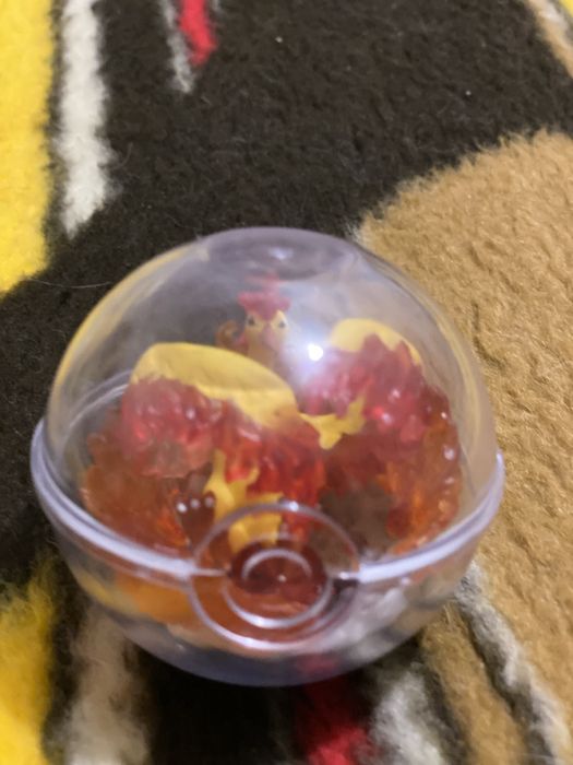 Figuras Pokemon Pikachu e Moltres