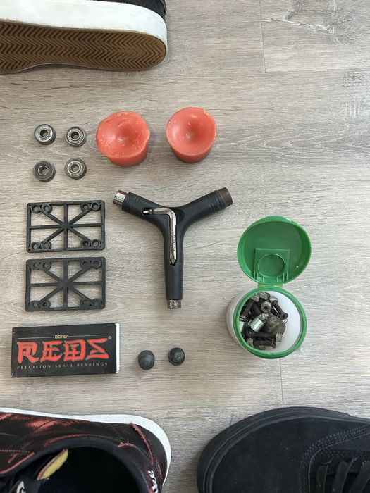 Skate, peças e ténis