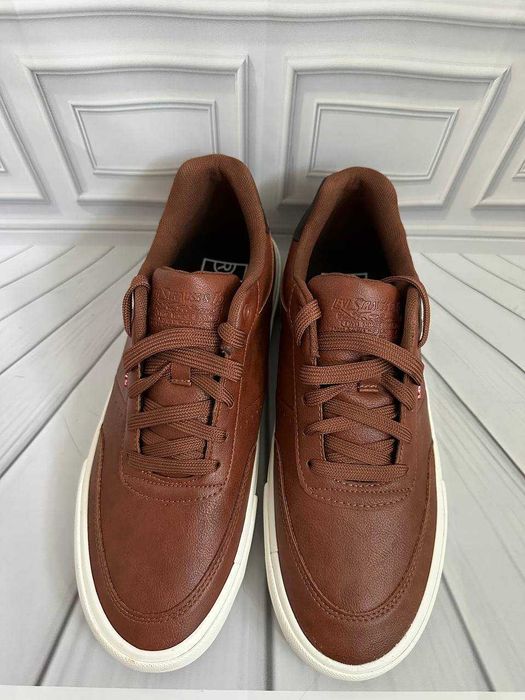 Чоловічі коричневі шкіряні кеди Levis