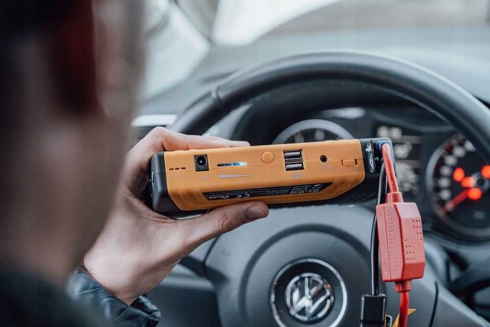 ZESTAW jump starter rozruch booster powerbank 12800mAh młotek kable