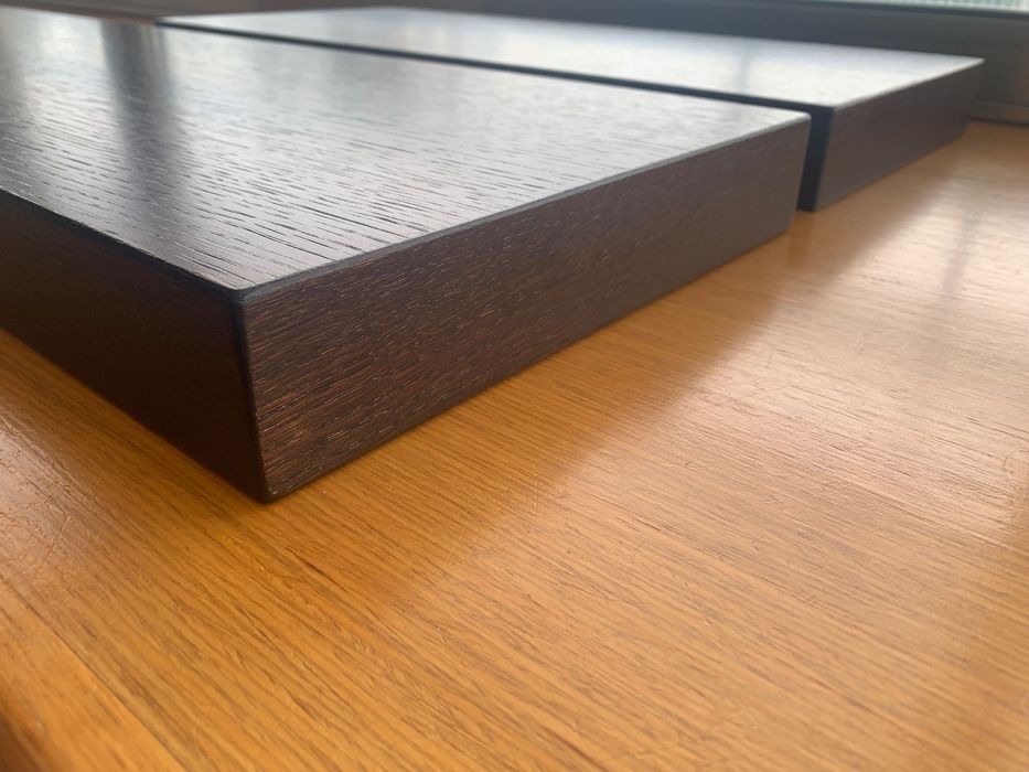 Duas Prateleiras Suspensas em madeira wengué