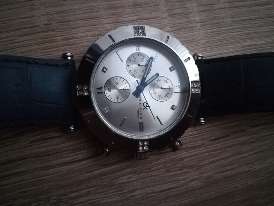 Продам женские часы