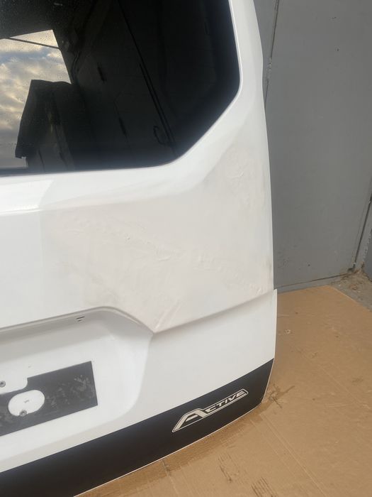Коышка багажника, задние двери Ford Connekt 2014-2019