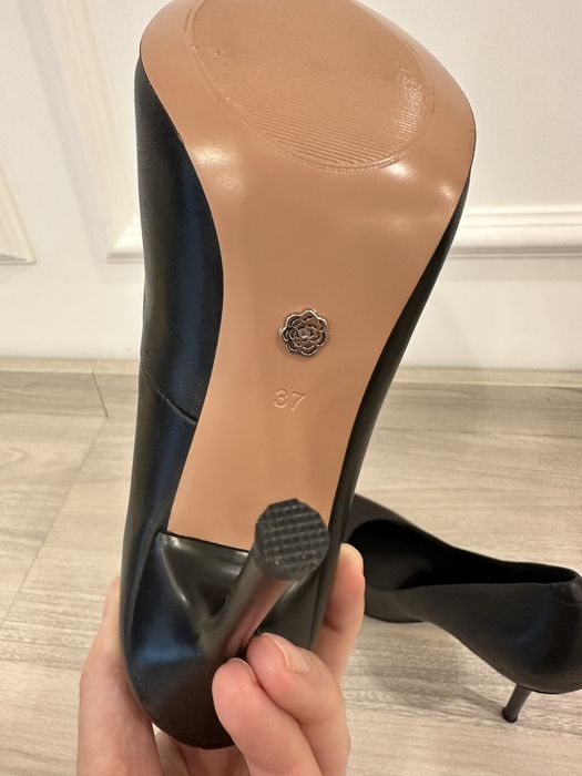 Новые кожаные туфли на калбуке ttizzare 37 размер (24 см)