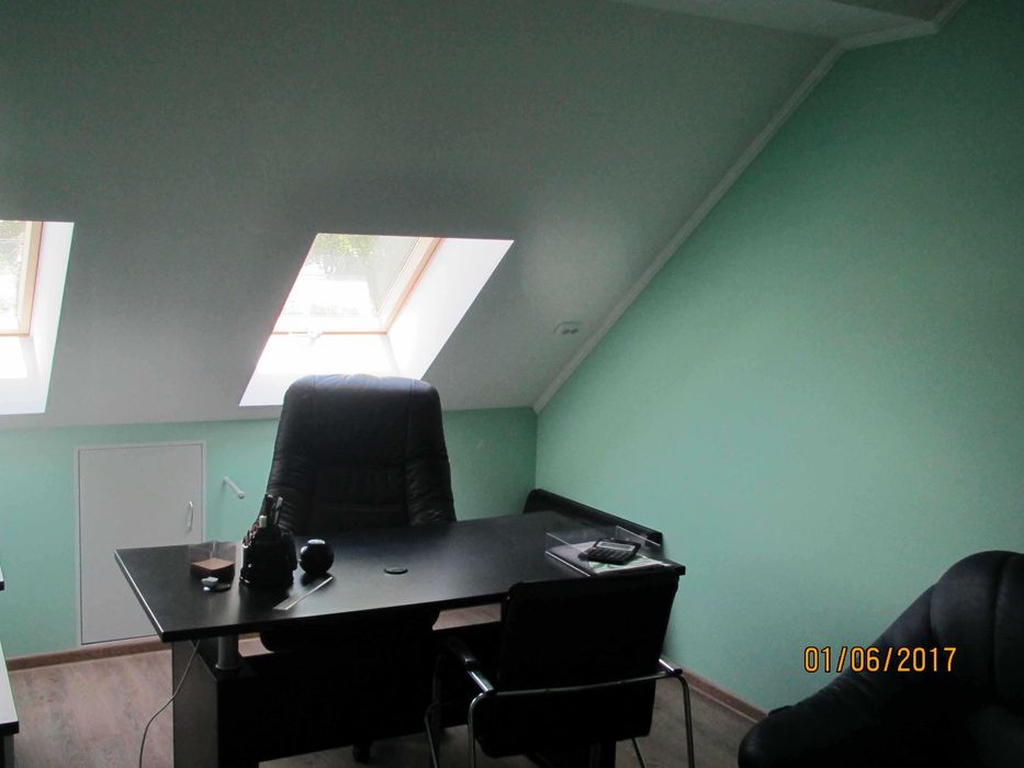 Центр офісна будівля 300 кв.м. гарний стан фасад ціна 650 у.е./кв.м.